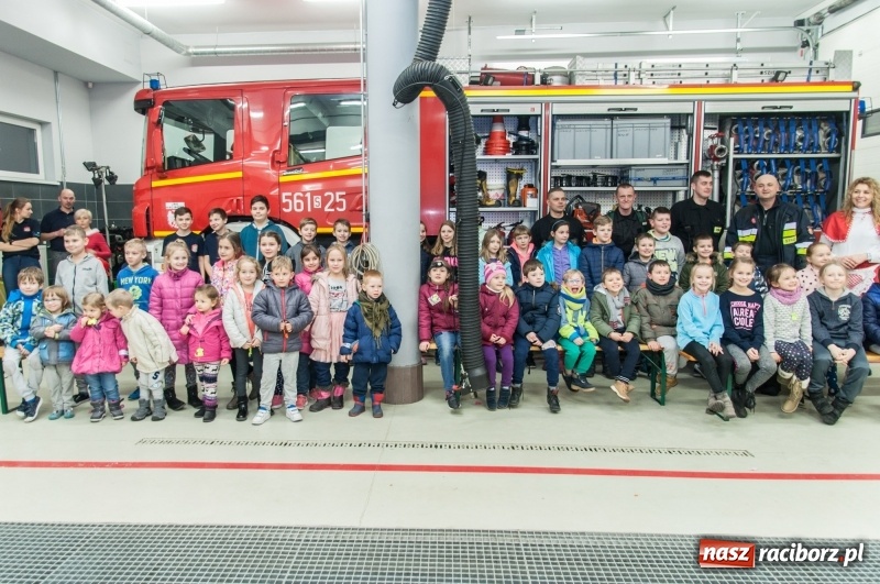 Zdjęcie w galerii na portalu naszraciborz.pl: Strażacka noc dla dzieci w Markowicach wiadomości z regionu