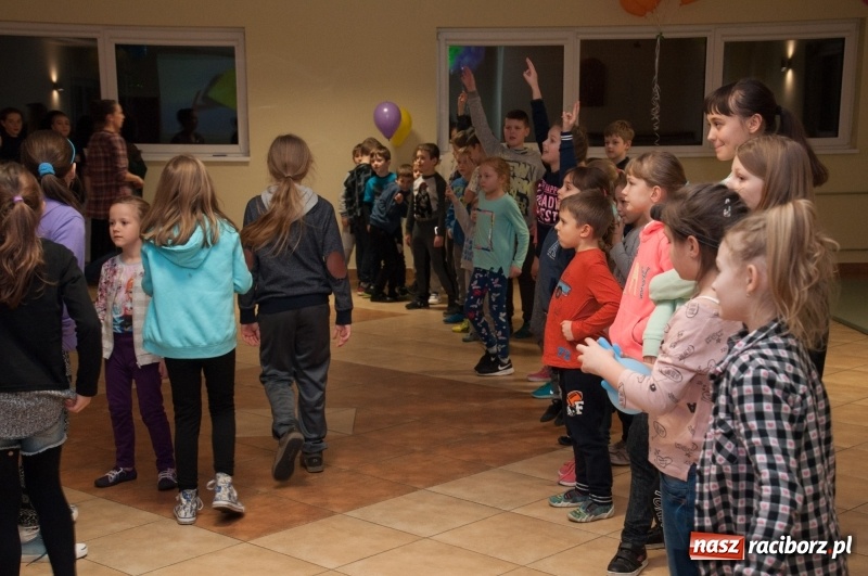 Zdjęcie w galerii na portalu naszraciborz.pl: Strażacka noc dla dzieci w Markowicach wiadomości z regionu