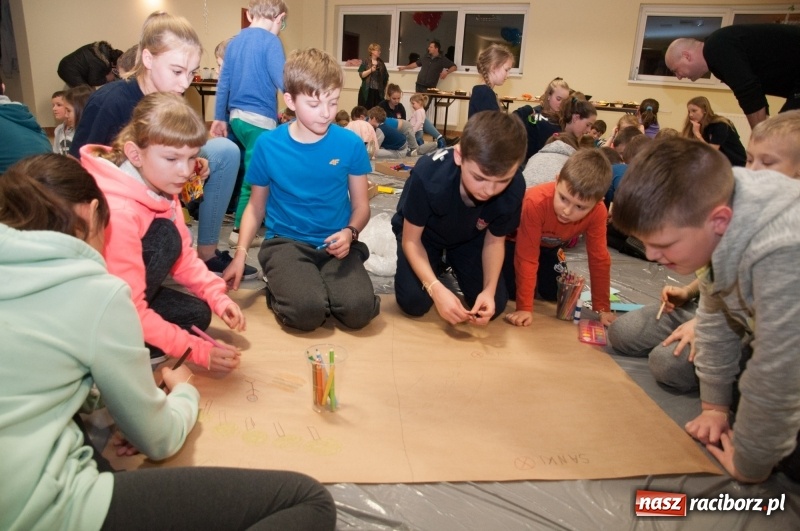 Zdjęcie w galerii na portalu naszraciborz.pl: Strażacka noc dla dzieci w Markowicach wiadomości z regionu