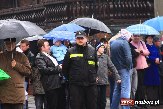 Zdjęcie w galerii na portalu naszraciborz.pl: W deszczu prosili o urodzaj wiadomości z regionu
