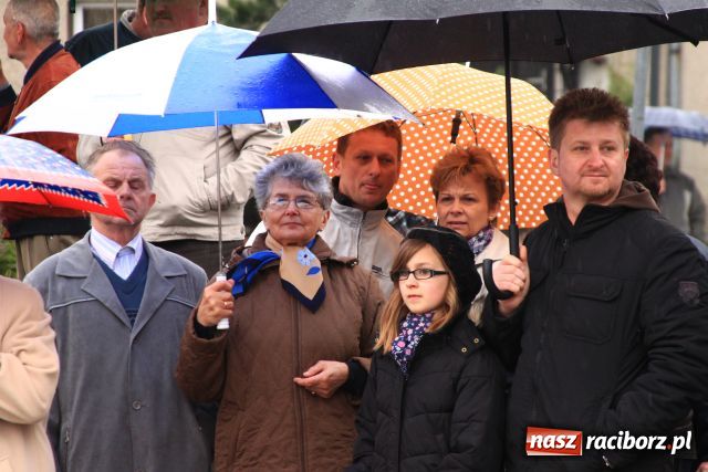 Zdjęcie w galerii na portalu naszraciborz.pl: W deszczu prosili o urodzaj wiadomości z regionu