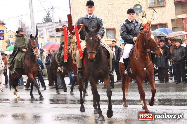 Zdjęcie w galerii na portalu naszraciborz.pl: W deszczu prosili o urodzaj wiadomości z regionu