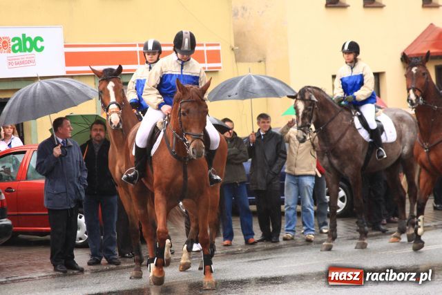 Zdjęcie w galerii na portalu naszraciborz.pl: W deszczu prosili o urodzaj wiadomości z regionu