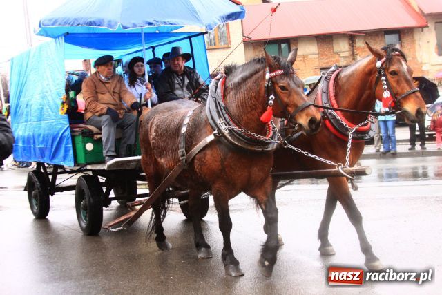 Zdjęcie w galerii na portalu naszraciborz.pl: W deszczu prosili o urodzaj wiadomości z regionu