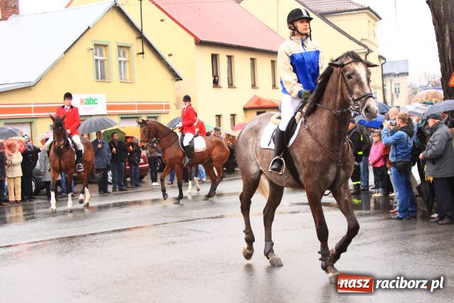 Zdjęcie w galerii na portalu naszraciborz.pl: W deszczu prosili o urodzaj wiadomości z regionu