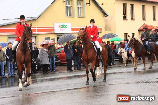 Zdjęcie w galerii na portalu naszraciborz.pl: W deszczu prosili o urodzaj wiadomości z regionu