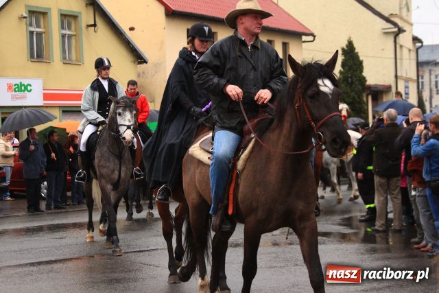 Zdjęcie w galerii na portalu naszraciborz.pl: W deszczu prosili o urodzaj wiadomości z regionu