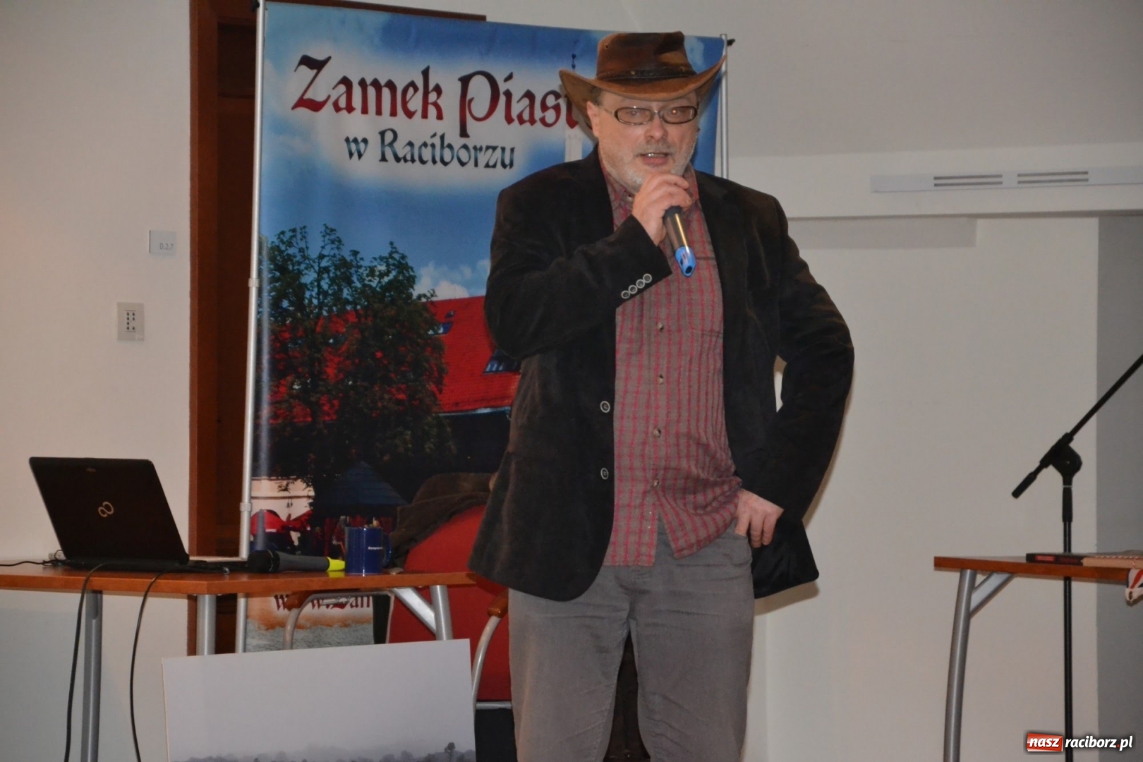 Zdjęcie w galerii na portalu naszraciborz.pl: Podróżnicze spotkanie na zamku  wiadomości z regionu