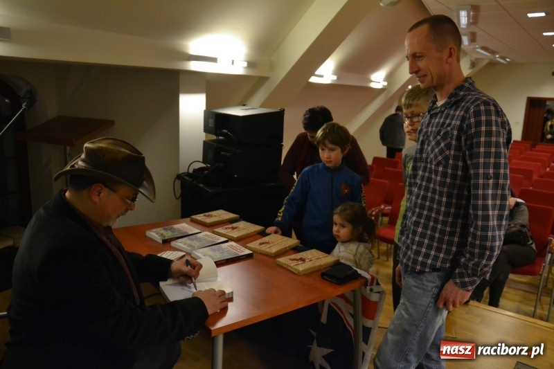 Zdjęcie w galerii na portalu naszraciborz.pl: Podróżnicze spotkanie na zamku  wiadomości z regionu