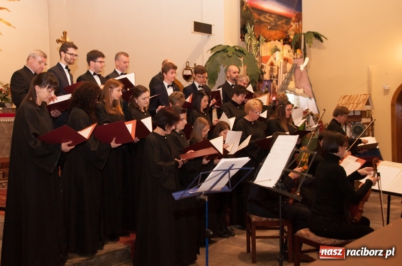 Zdjęcie w galerii na portalu naszraciborz.pl: Koncert, którego miało nie być… Chór z Babic kolędował w hołdzie dla Wiktorii	 wiadomości z regionu