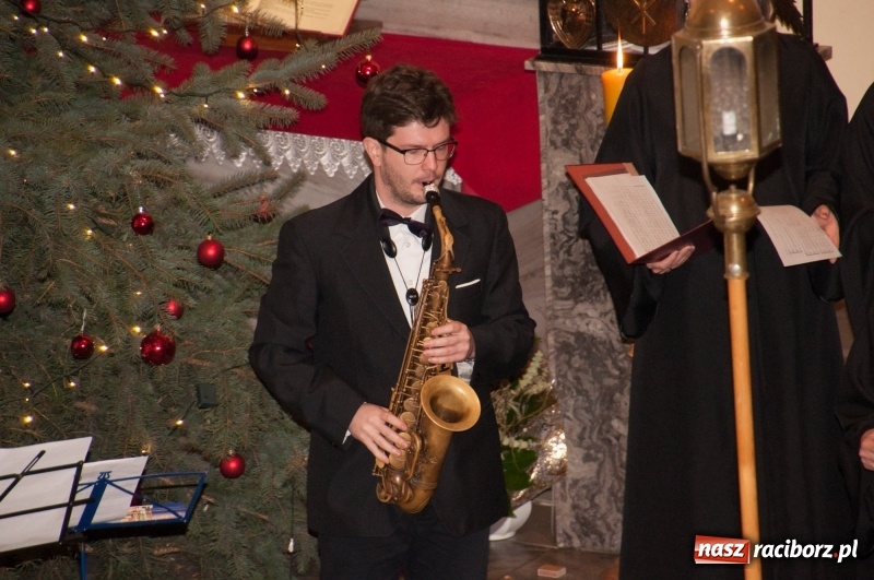 Zdjęcie w galerii na portalu naszraciborz.pl: Koncert, którego miało nie być… Chór z Babic kolędował w hołdzie dla Wiktorii	 wiadomości z regionu