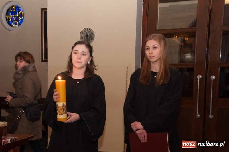 Zdjęcie w galerii na portalu naszraciborz.pl: Koncert, którego miało nie być… Chór z Babic kolędował w hołdzie dla Wiktorii	 wiadomości z regionu