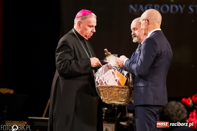 Zdjęcie w galerii na portalu naszraciborz.pl: Dziesiąta jubileuszowa gala Mieszko. Wręczono pięć statuetek  wiadomości z regionu