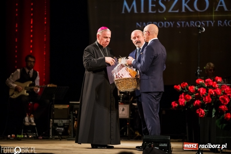 Zdjęcie w galerii na portalu naszraciborz.pl: Dziesiąta jubileuszowa gala Mieszko. Wręczono pięć statuetek  wiadomości z regionu
