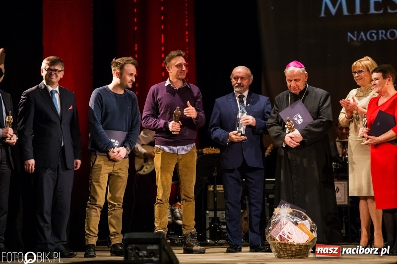 Zdjęcie w galerii na portalu naszraciborz.pl: Dziesiąta jubileuszowa gala Mieszko. Wręczono pięć statuetek  wiadomości z regionu