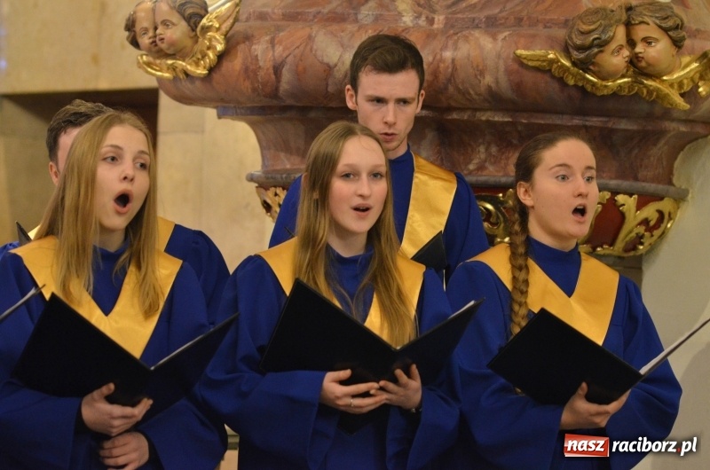 Zdjęcie w galerii na portalu naszraciborz.pl: Trzecie raciborskie kolędowanie dla Kamerunu  wiadomości z regionu