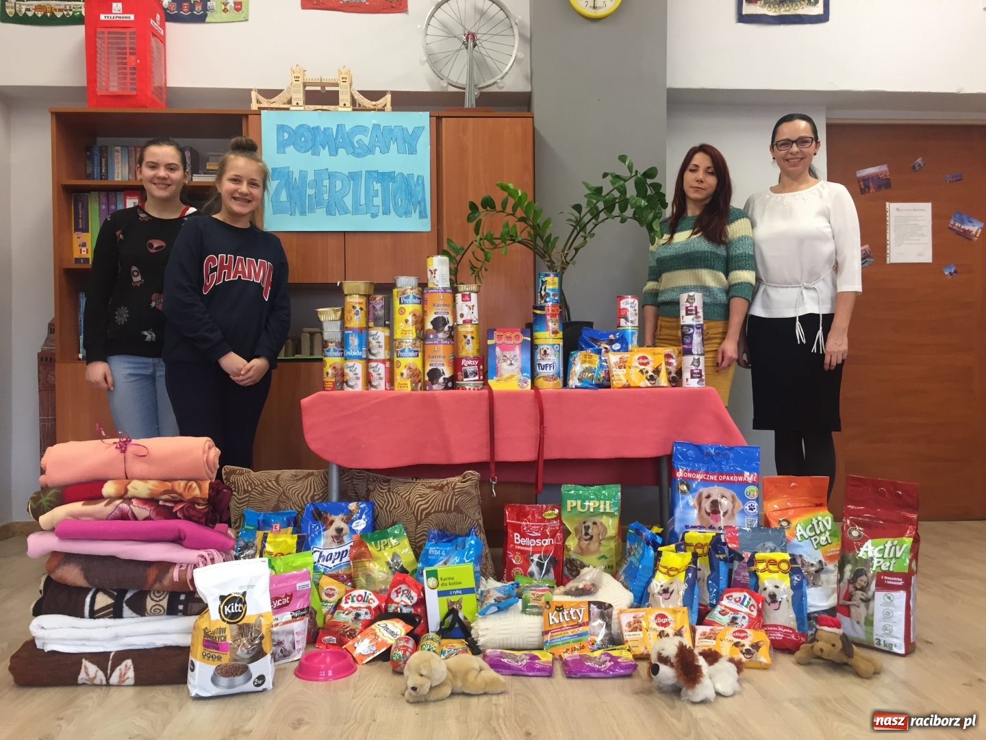 Zdjęcie w galerii na portalu naszraciborz.pl: Uczniowie SP 1 pomagali zwierzętom wiadomości z regionu
