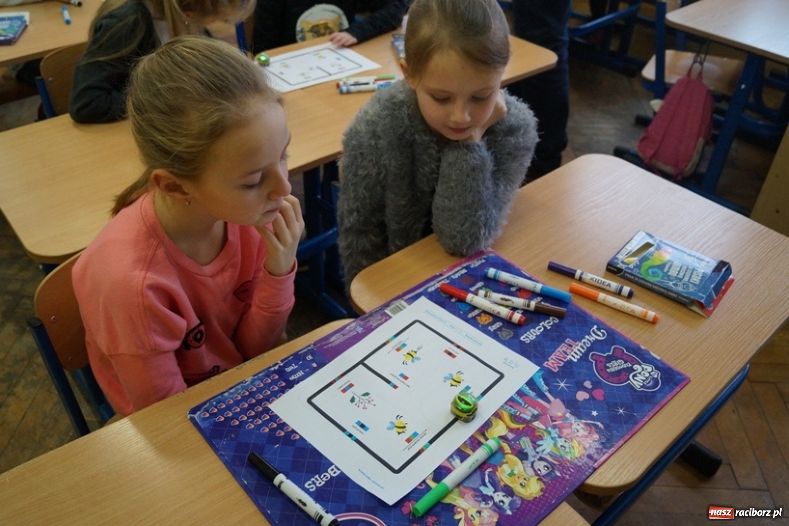 Zdjęcie w galerii na portalu naszraciborz.pl: Uczymy dzieci programować. Warsztaty edukacyjne z wykorzystaniem Ozobotów w ZSP numer 1 w Raciborzu wiadomości z regionu