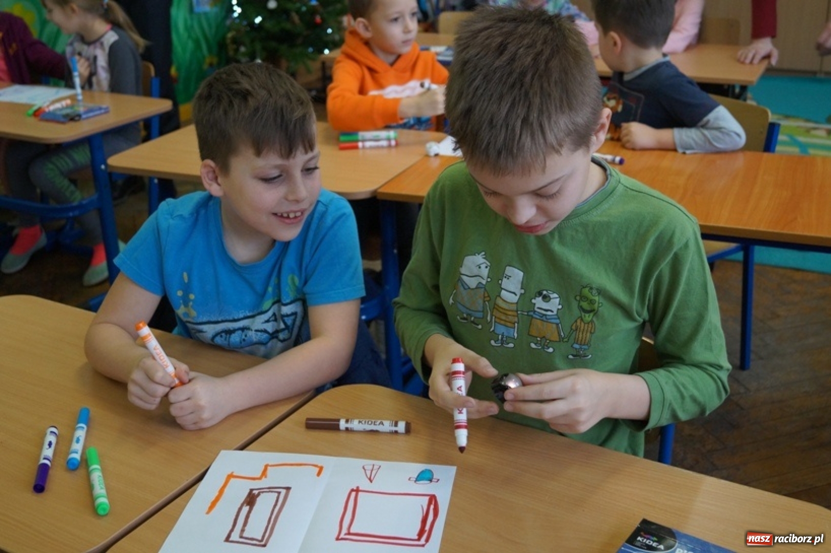 Zdjęcie w galerii na portalu naszraciborz.pl: Uczymy dzieci programować. Warsztaty edukacyjne z wykorzystaniem Ozobotów w ZSP numer 1 w Raciborzu wiadomości z regionu