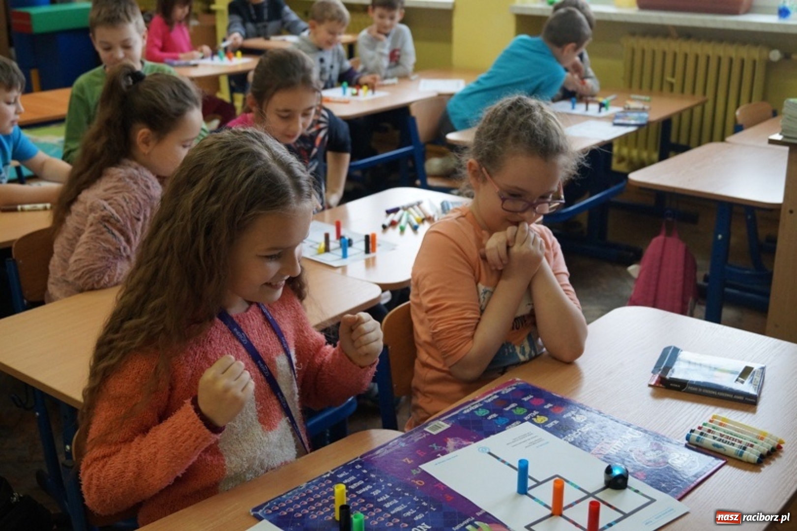 Zdjęcie w galerii na portalu naszraciborz.pl: Uczymy dzieci programować. Warsztaty edukacyjne z wykorzystaniem Ozobotów w ZSP numer 1 w Raciborzu wiadomości z regionu