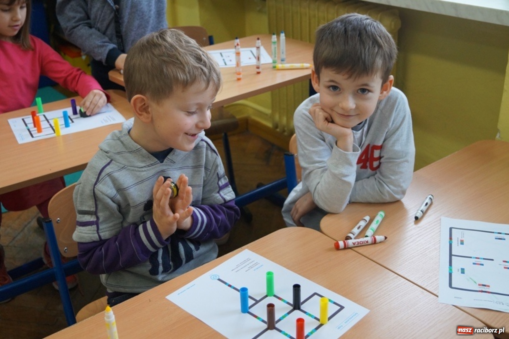 Zdjęcie w galerii na portalu naszraciborz.pl: Uczymy dzieci programować. Warsztaty edukacyjne z wykorzystaniem Ozobotów w ZSP numer 1 w Raciborzu wiadomości z regionu
