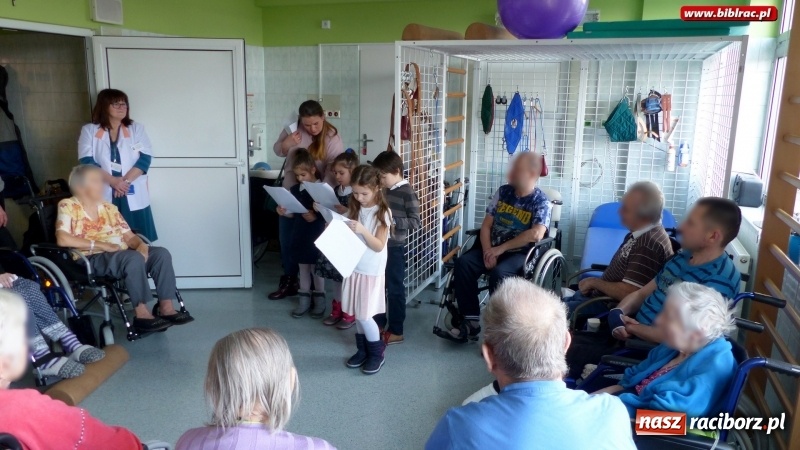 Zdjęcie w galerii na portalu naszraciborz.pl: Dzień Babci i Dziadka w raciborskim szpitalu wiadomości z regionu
