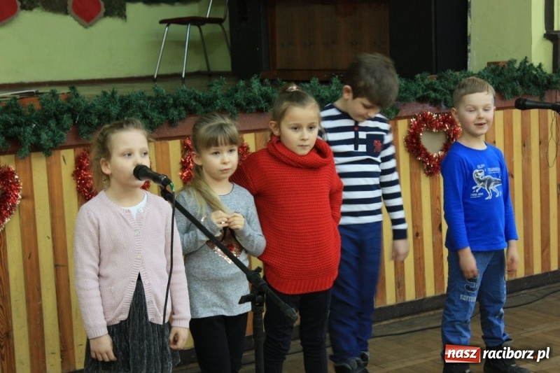 Zdjęcie w galerii na portalu naszraciborz.pl: Wieczór kolęd i jasełek w Borucinie wiadomości z regionu