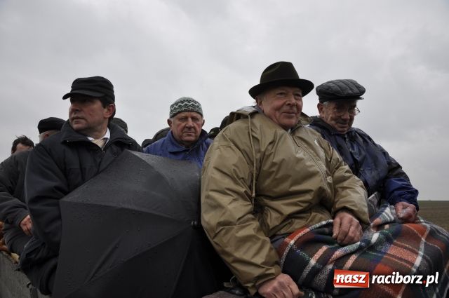 Zdjęcie w galerii na portalu naszraciborz.pl: Pogoda nie przestraszyła jeźdźców wiadomości z regionu