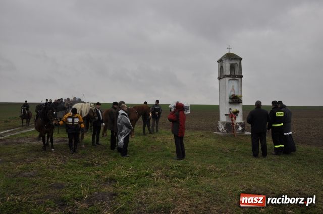 Zdjęcie w galerii na portalu naszraciborz.pl: Pogoda nie przestraszyła jeźdźców wiadomości z regionu