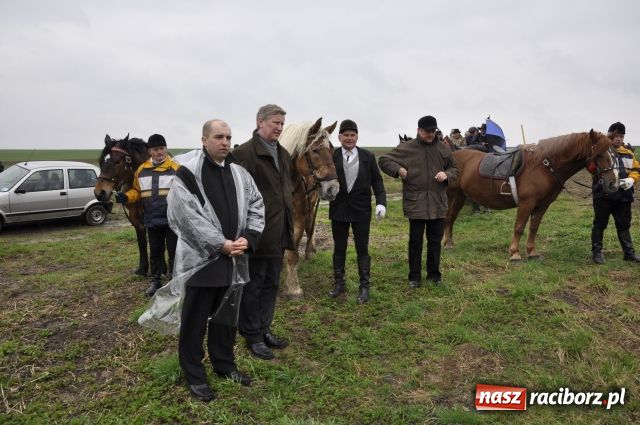 Zdjęcie w galerii na portalu naszraciborz.pl: Pogoda nie przestraszyła jeźdźców wiadomości z regionu