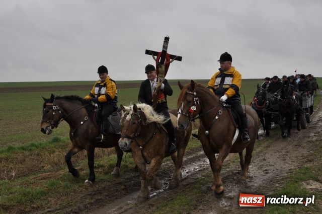 Zdjęcie w galerii na portalu naszraciborz.pl: Pogoda nie przestraszyła jeźdźców wiadomości z regionu