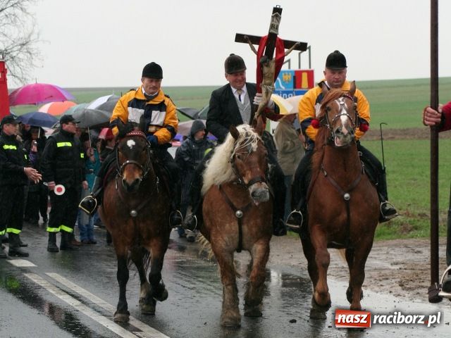 Zdjęcie w galerii na portalu naszraciborz.pl: Pogoda nie przestraszyła jeźdźców wiadomości z regionu