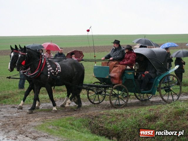Zdjęcie w galerii na portalu naszraciborz.pl: Pogoda nie przestraszyła jeźdźców wiadomości z regionu
