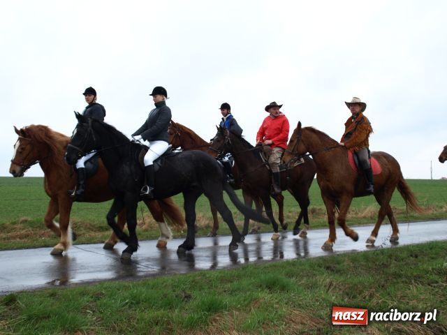 Zdjęcie w galerii na portalu naszraciborz.pl: Pogoda nie przestraszyła jeźdźców wiadomości z regionu