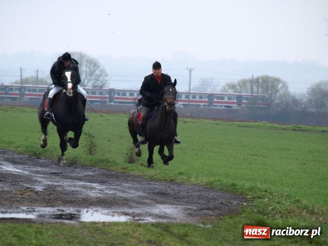 Zdjęcie w galerii na portalu naszraciborz.pl: Pogoda nie przestraszyła jeźdźców wiadomości z regionu