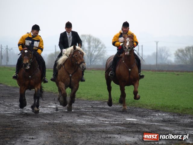 Zdjęcie w galerii na portalu naszraciborz.pl: Pogoda nie przestraszyła jeźdźców wiadomości z regionu