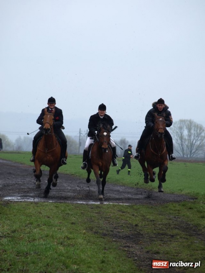 Zdjęcie w galerii na portalu naszraciborz.pl: Pogoda nie przestraszyła jeźdźców wiadomości z regionu