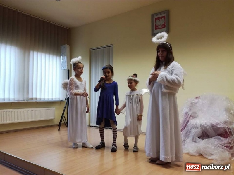 Zdjęcie w galerii na portalu naszraciborz.pl: Grupa Teatralna Czwarta Ściana II zagrała dla seniorów i dzieci wiadomości z regionu