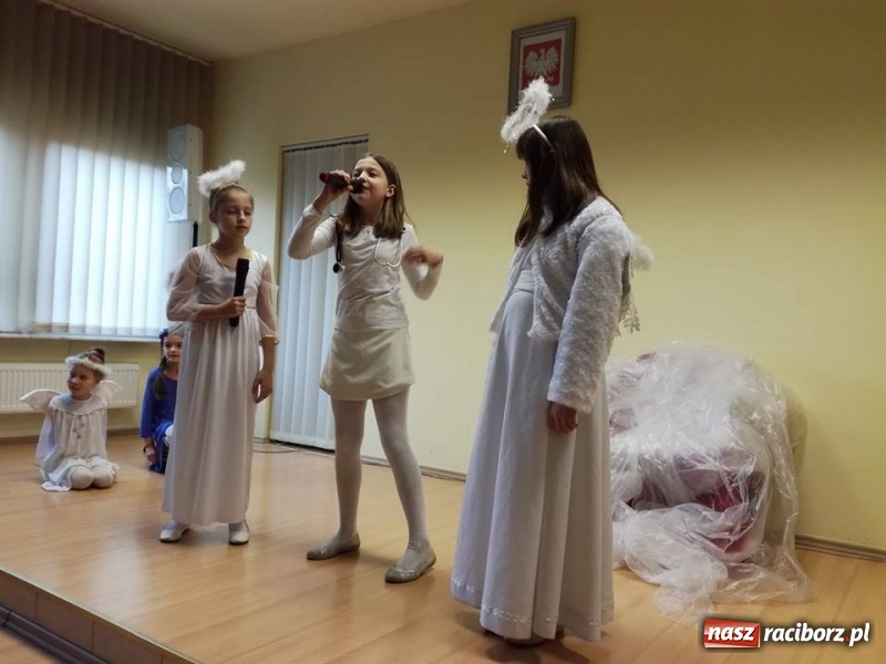 Zdjęcie w galerii na portalu naszraciborz.pl: Grupa Teatralna Czwarta Ściana II zagrała dla seniorów i dzieci wiadomości z regionu