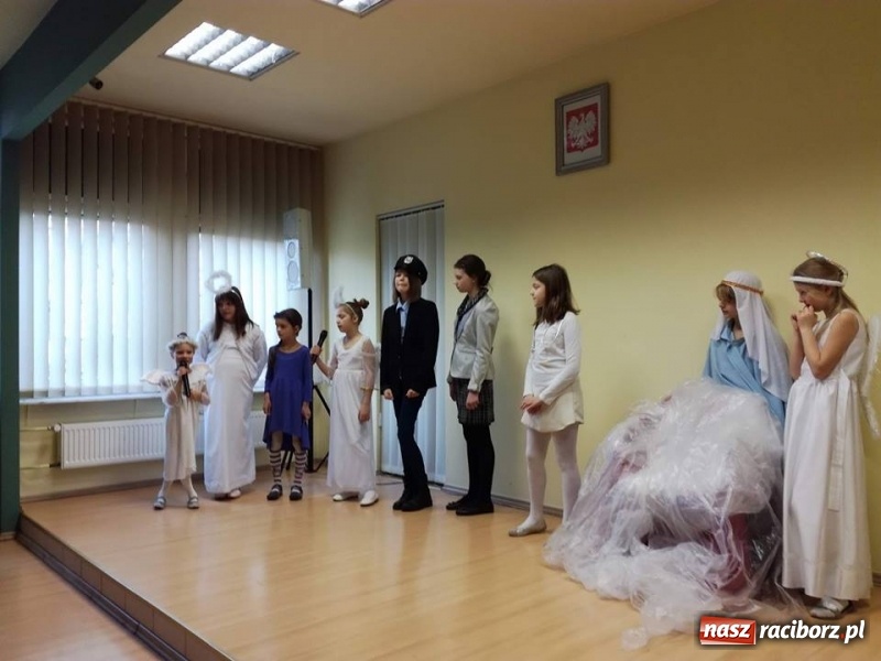 Zdjęcie w galerii na portalu naszraciborz.pl: Grupa Teatralna Czwarta Ściana II zagrała dla seniorów i dzieci wiadomości z regionu