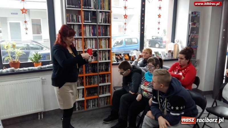 Zdjęcie w galerii na portalu naszraciborz.pl: Jaki ten świat jest ciekawy, czyli zajęcia w filii bibliotecznej na Ostrogu wiadomości z regionu