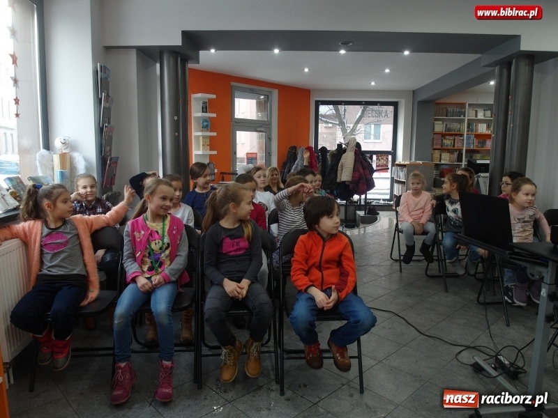 Zdjęcie w galerii na portalu naszraciborz.pl: Jaki ten świat jest ciekawy, czyli zajęcia w filii bibliotecznej na Ostrogu wiadomości z regionu