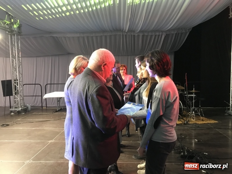 Zdjęcie w galerii na portalu naszraciborz.pl: Młodzieżowa gala biznesu w Pietrowicach Wielkich. Egzoszkielet najwyżej oceniony  wiadomości z regionu