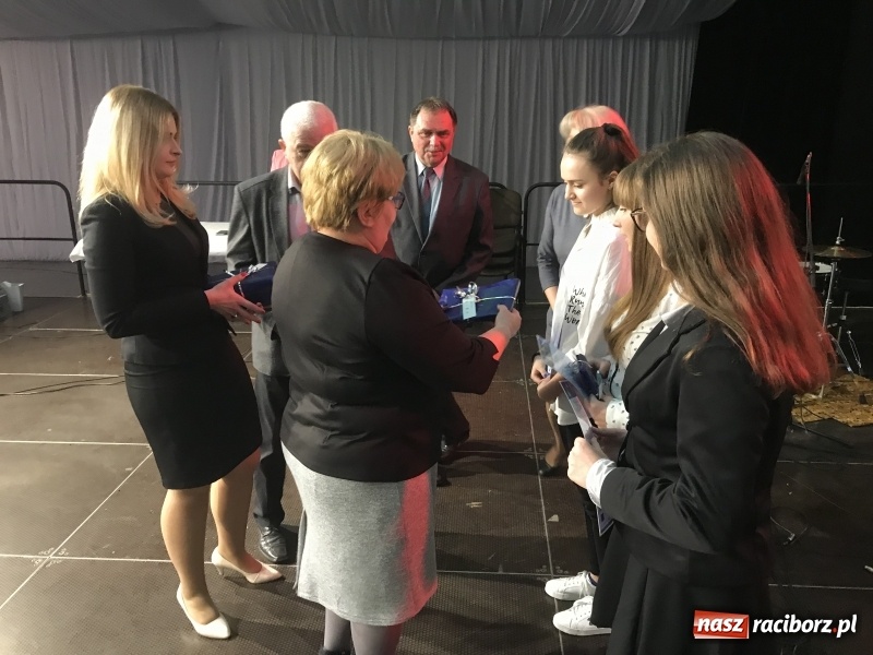 Zdjęcie w galerii na portalu naszraciborz.pl: Młodzieżowa gala biznesu w Pietrowicach Wielkich. Egzoszkielet najwyżej oceniony  wiadomości z regionu