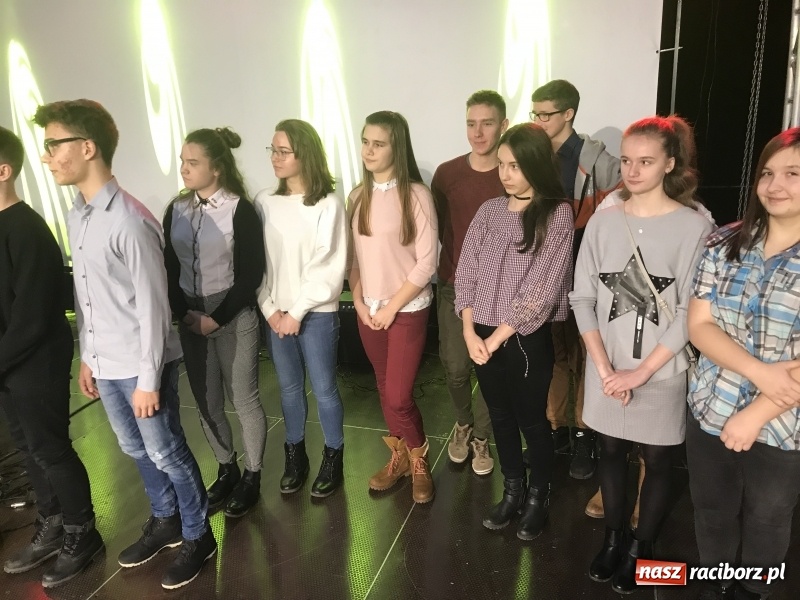 Zdjęcie w galerii na portalu naszraciborz.pl: Młodzieżowa gala biznesu w Pietrowicach Wielkich. Egzoszkielet najwyżej oceniony  wiadomości z regionu