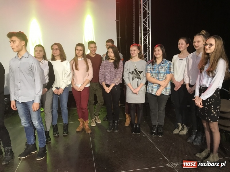 Zdjęcie w galerii na portalu naszraciborz.pl: Młodzieżowa gala biznesu w Pietrowicach Wielkich. Egzoszkielet najwyżej oceniony  wiadomości z regionu