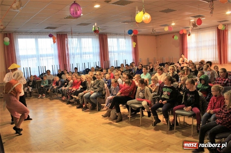 Zdjęcie w galerii na portalu naszraciborz.pl: Spektakl Koziołek Niematołek na początek ferii w gminie Krzanowice wiadomości z regionu