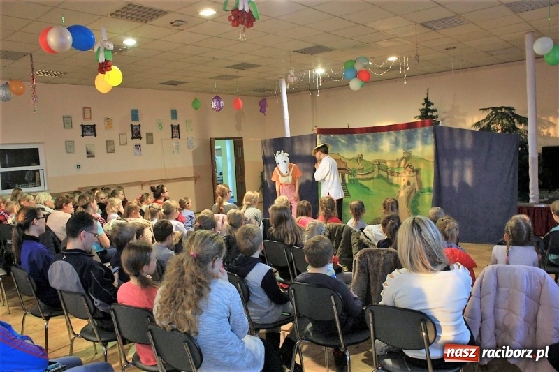 Zdjęcie w galerii na portalu naszraciborz.pl: Spektakl Koziołek Niematołek na początek ferii w gminie Krzanowice wiadomości z regionu