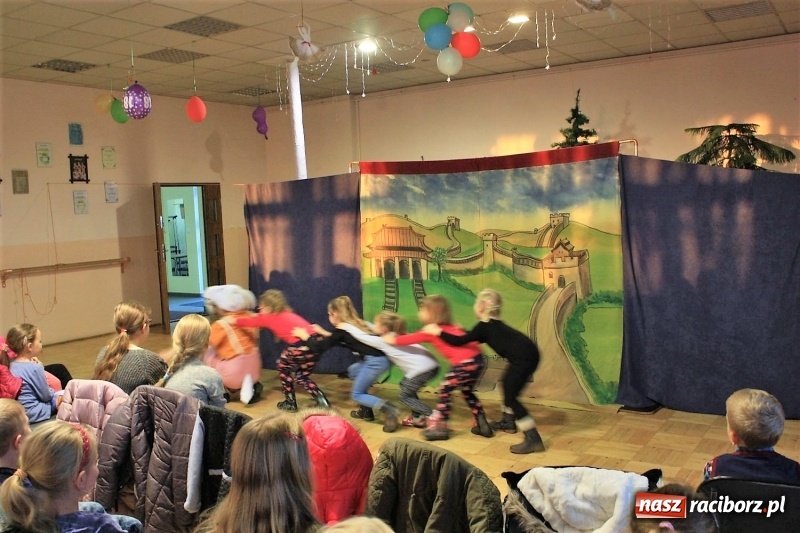 Zdjęcie w galerii na portalu naszraciborz.pl: Spektakl Koziołek Niematołek na początek ferii w gminie Krzanowice wiadomości z regionu