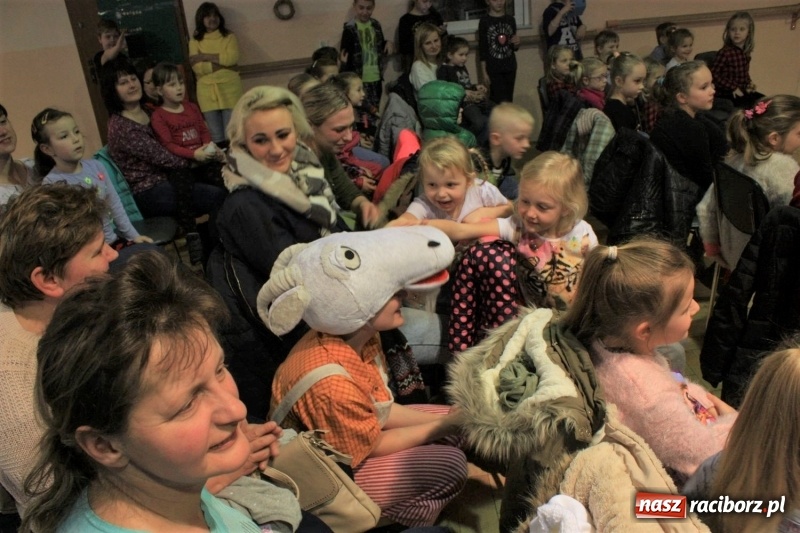 Zdjęcie w galerii na portalu naszraciborz.pl: Spektakl Koziołek Niematołek na początek ferii w gminie Krzanowice wiadomości z regionu